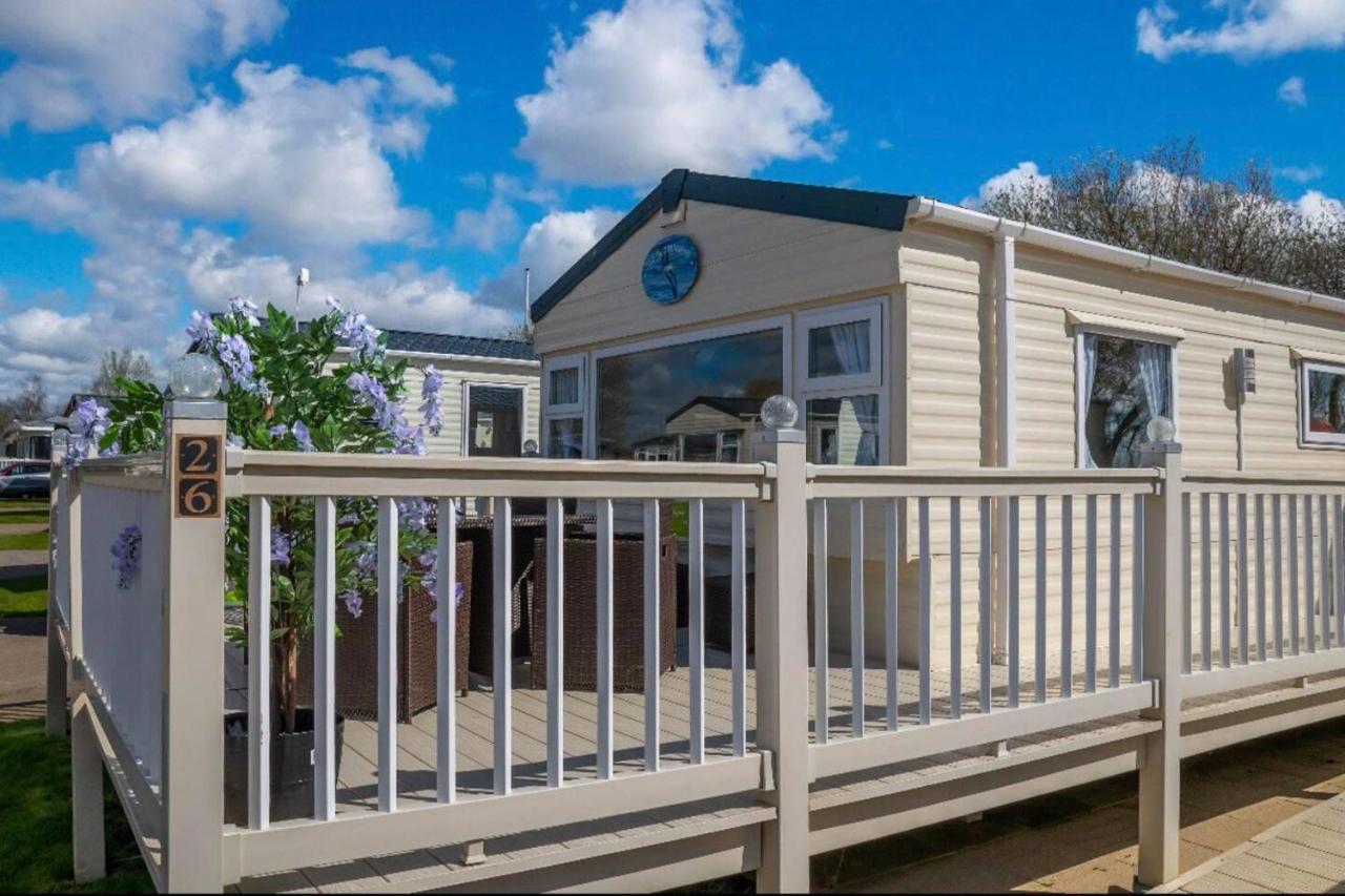 Tattershall Lakes Private Hot Tub Lodge - Sleeps 6 لينكولن المظهر الخارجي الصورة