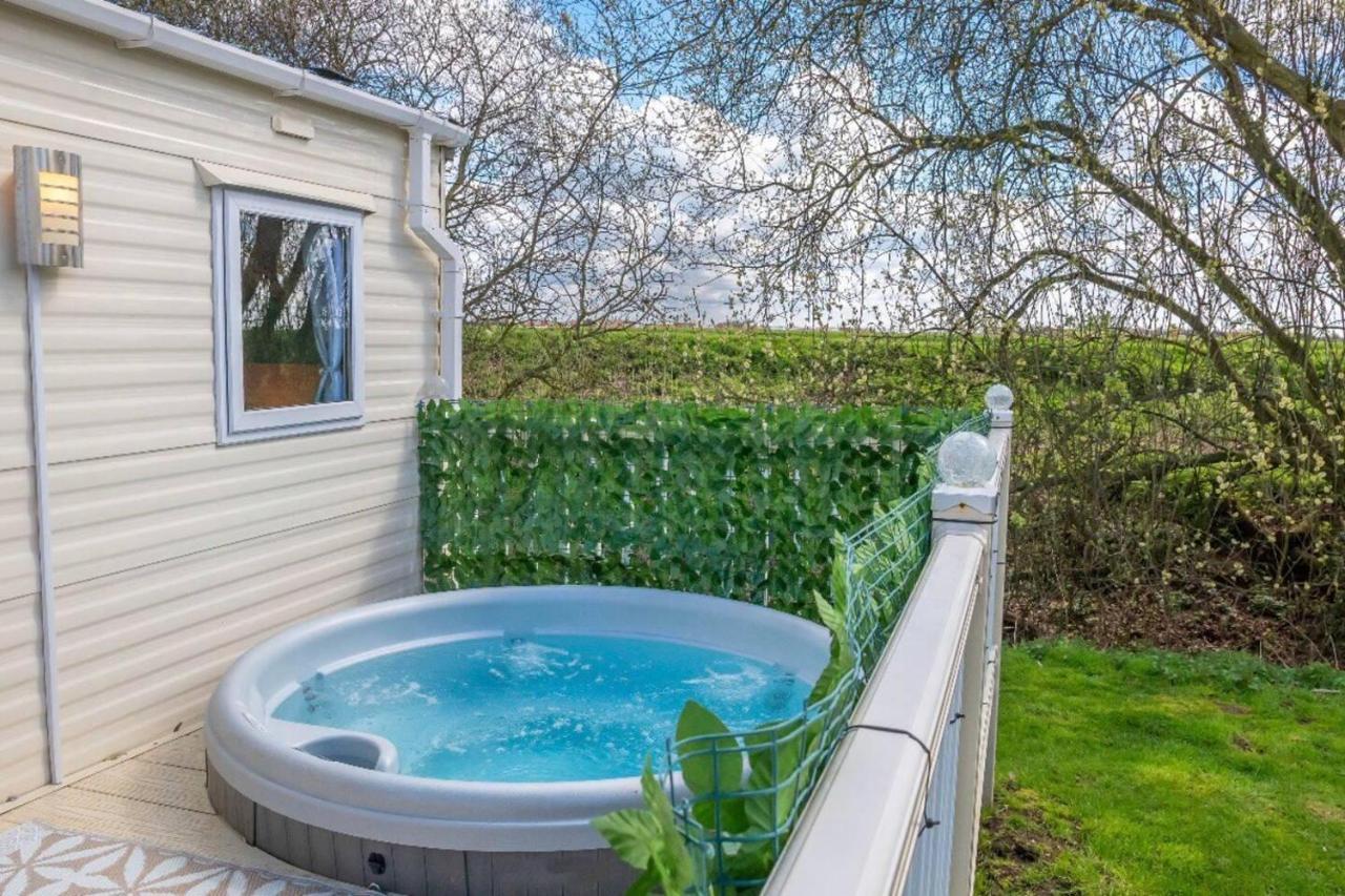 Tattershall Lakes Private Hot Tub Lodge - Sleeps 6 لينكولن المظهر الخارجي الصورة